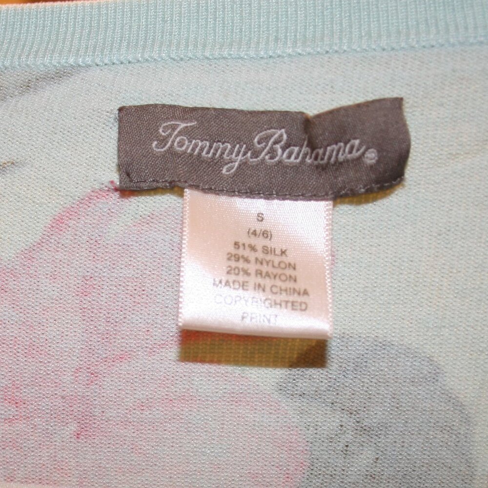 TOMMY BAHAMA Silk Cardigan sweater Pink Hibiscus on Blue background, 3/4 sleeves - Picture 3 of 4